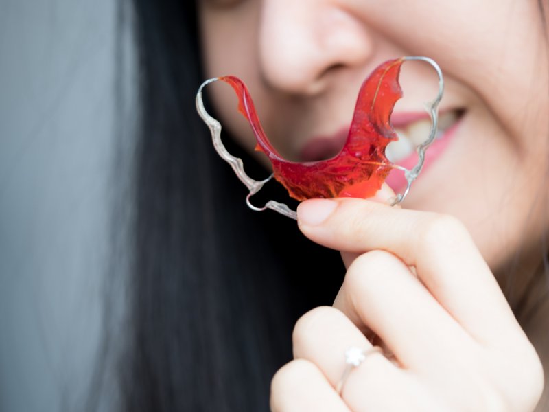 person holding a red retainer