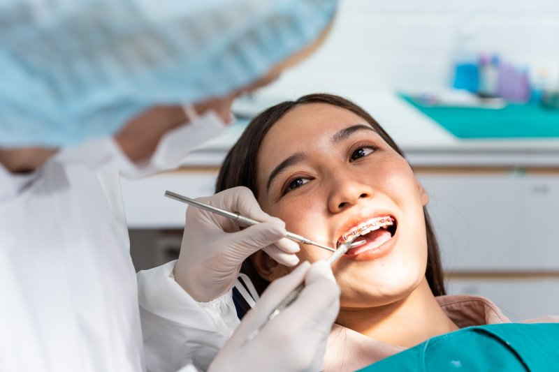 girl with braces seeing the orthodontist